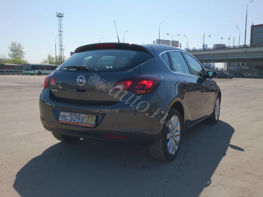 Opel-Astra-J-Hatchback-2012-4