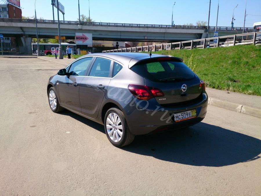 Opel-Astra-J-Hatchback-2012-6