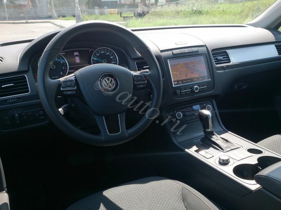 Volkswagen-Touareg-II-2011-017