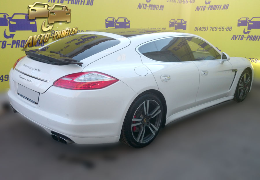 Porsche-Panamera-Turbo-2010-11
